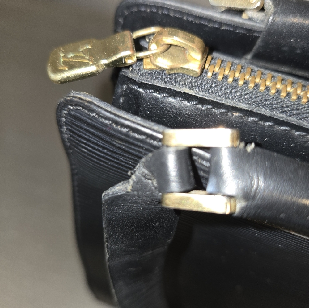 Vintage Louis Vuitton Figari, Epi Leather black handbag - Picture 7 of 10